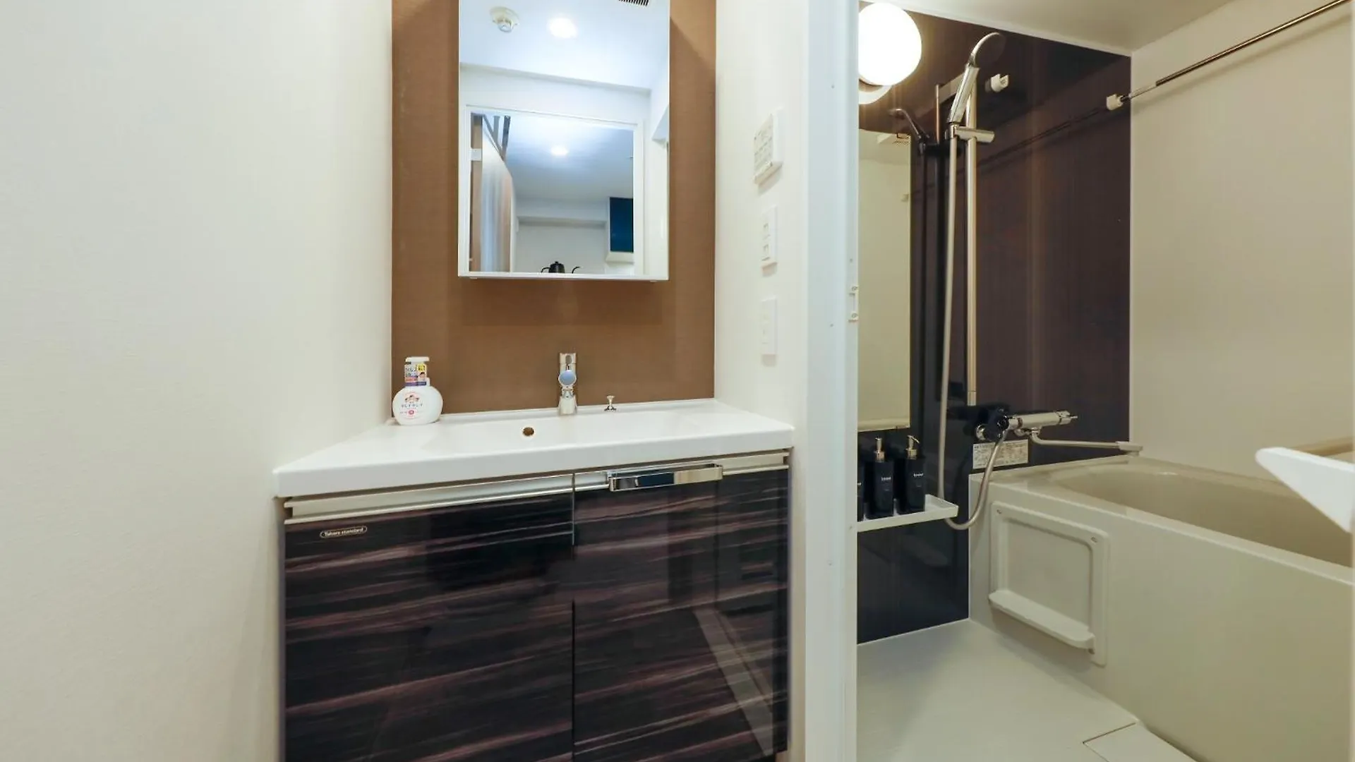 Apartment Seaside Tamachi 202,302,402,502,602,702 - Vacation Stay 44291V Tokyo